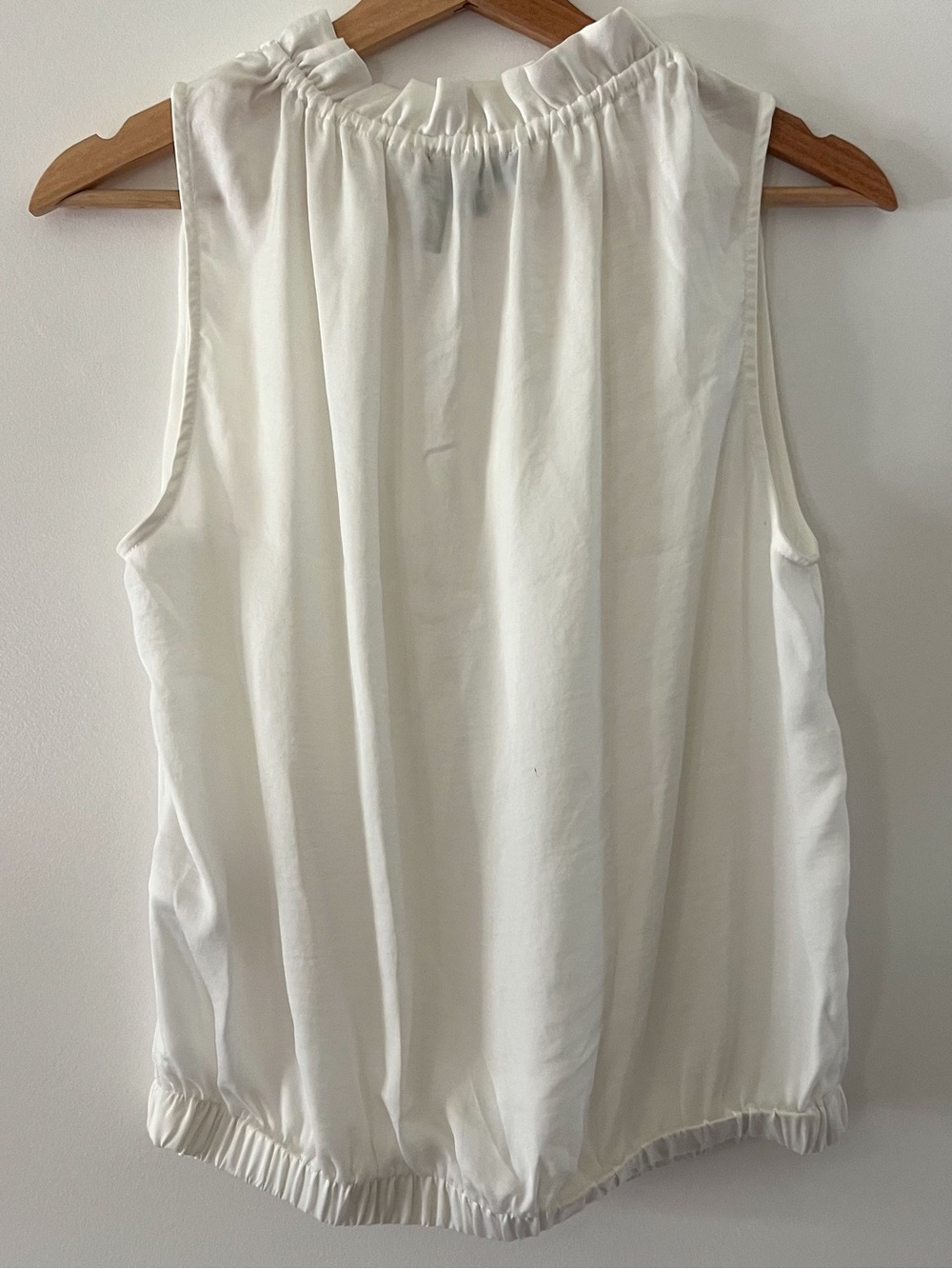 Dkny White Sleeveless V-Neck Ruffle-Trim Camisole - Picture 4 of 6